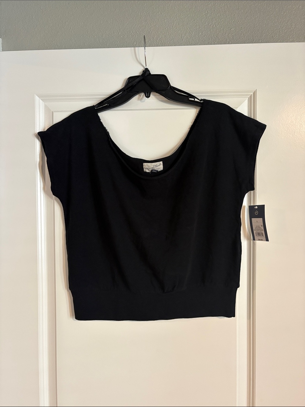 Universal Thread Black Scoop Neck Cropped Top
